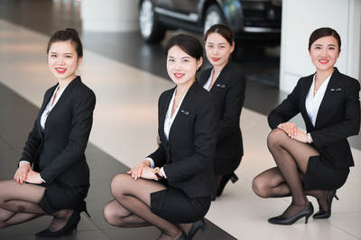 礼仪训练，为何要“咬吸管、头顶书”？